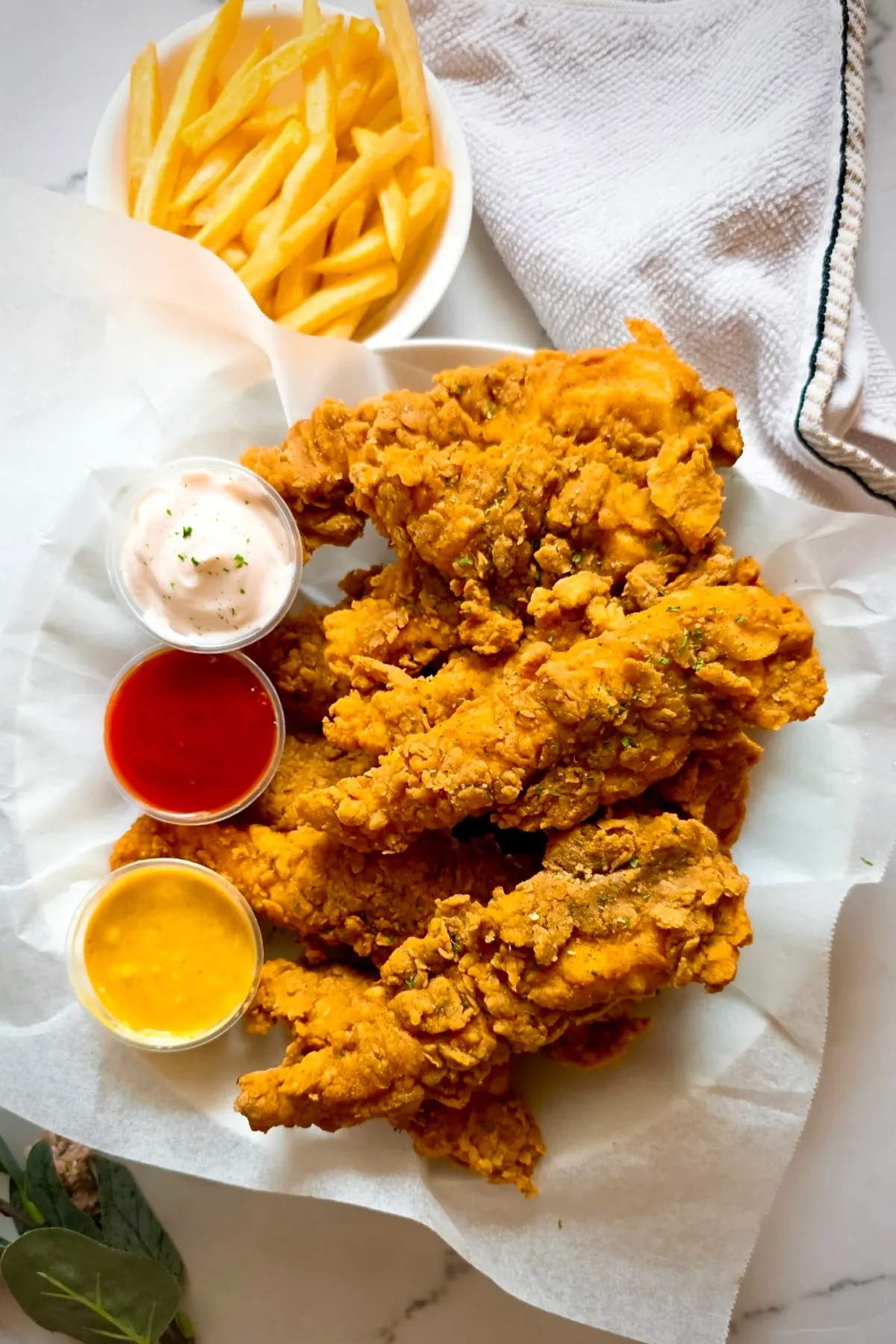 These buttermilk fried chicken tenders are seriously hard to resist. Crispy on the outside, juicy on the inside, and packed with flavor thanks to a simple buttermilk marinade, they’re fried up to golden perfection. Perfect for game day, sharing, or whenever you’re craving something extra crunchy and comforting.