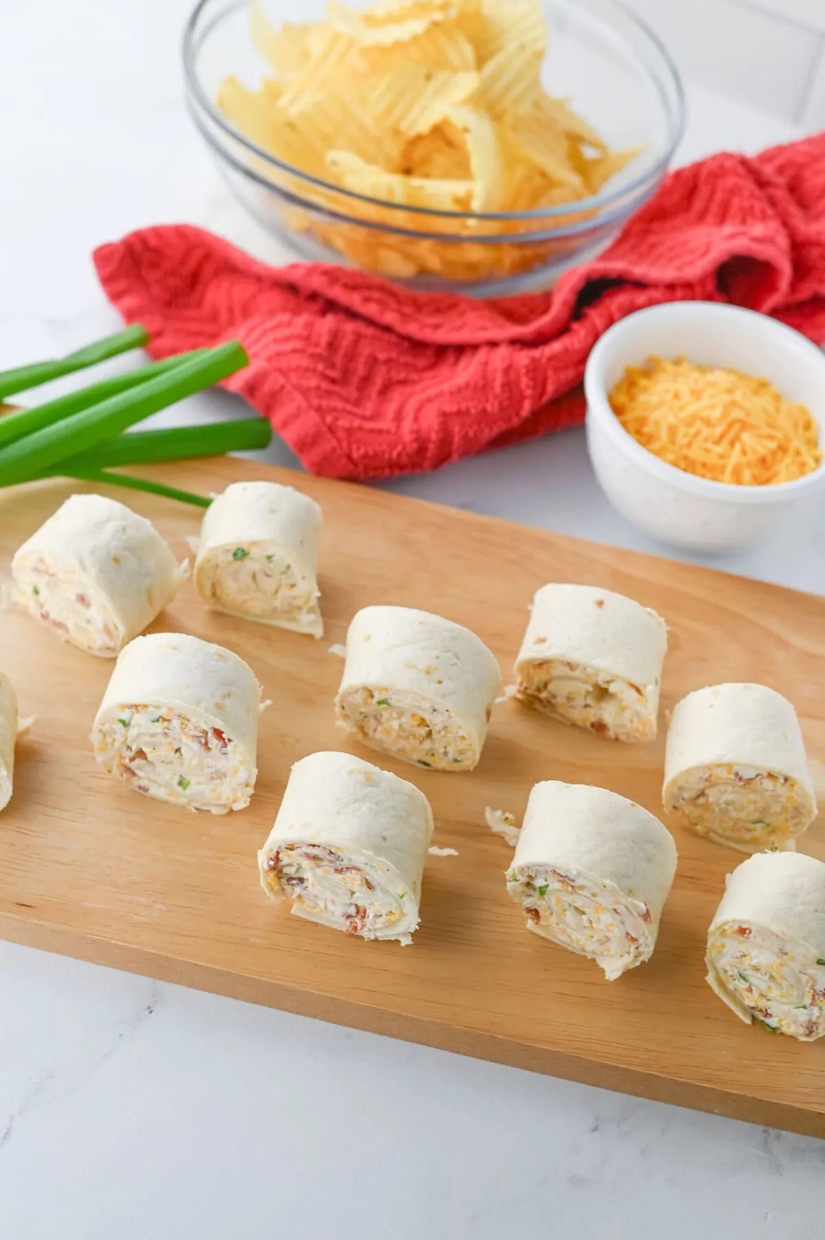 These crack chicken pinwheels are creamy, savory, and seriously addictive. Rolled up with a rich chicken and cream cheese filling, they’re easy to slice, easy to serve, and always a crowd favorite. Perfect for parties, game day, lunches, or anytime you need a grab-and-go appetizer that disappears fast.