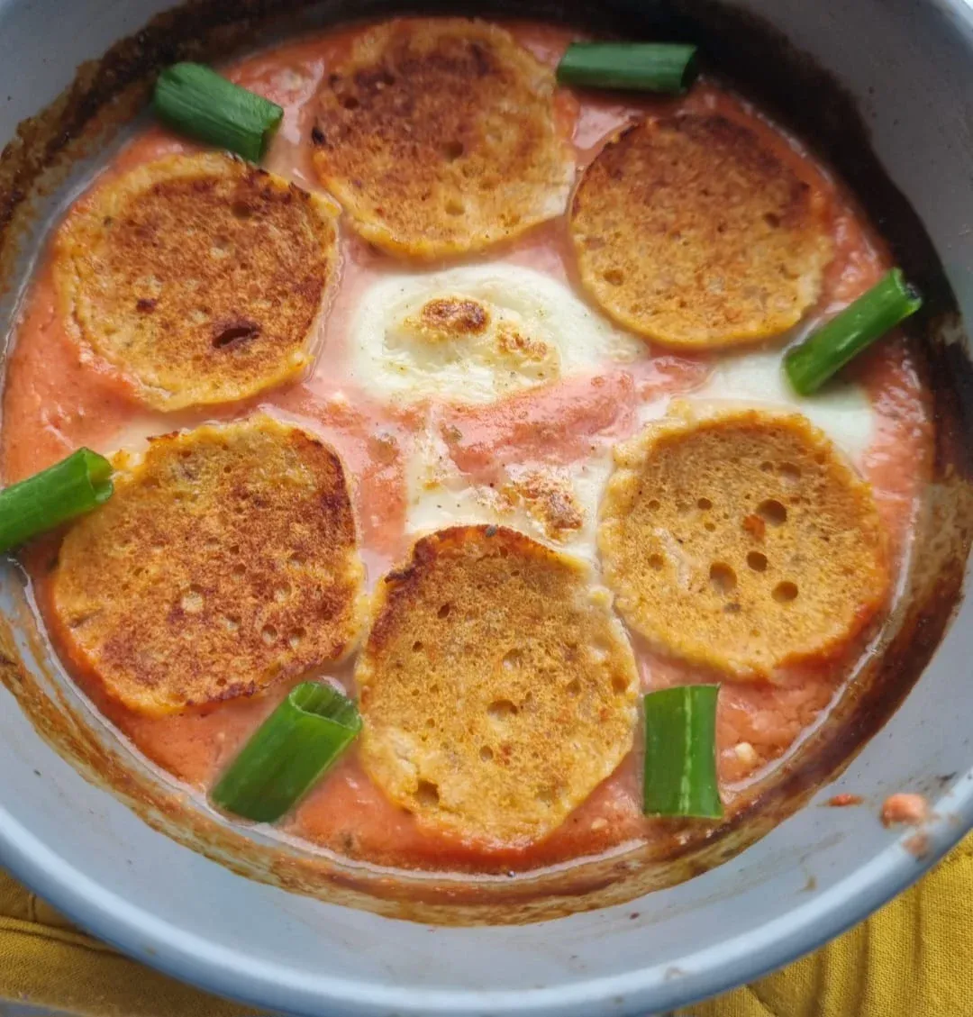 This cottage cheese pizza bowl is perfect when you’re craving pizza but want to skip the crust. Warm, cheesy, and packed with protein, it’s a quick, low-carb option that works just as well as a hot dip or eaten straight with a spoon. Easy, comforting, and surprisingly satisfying.