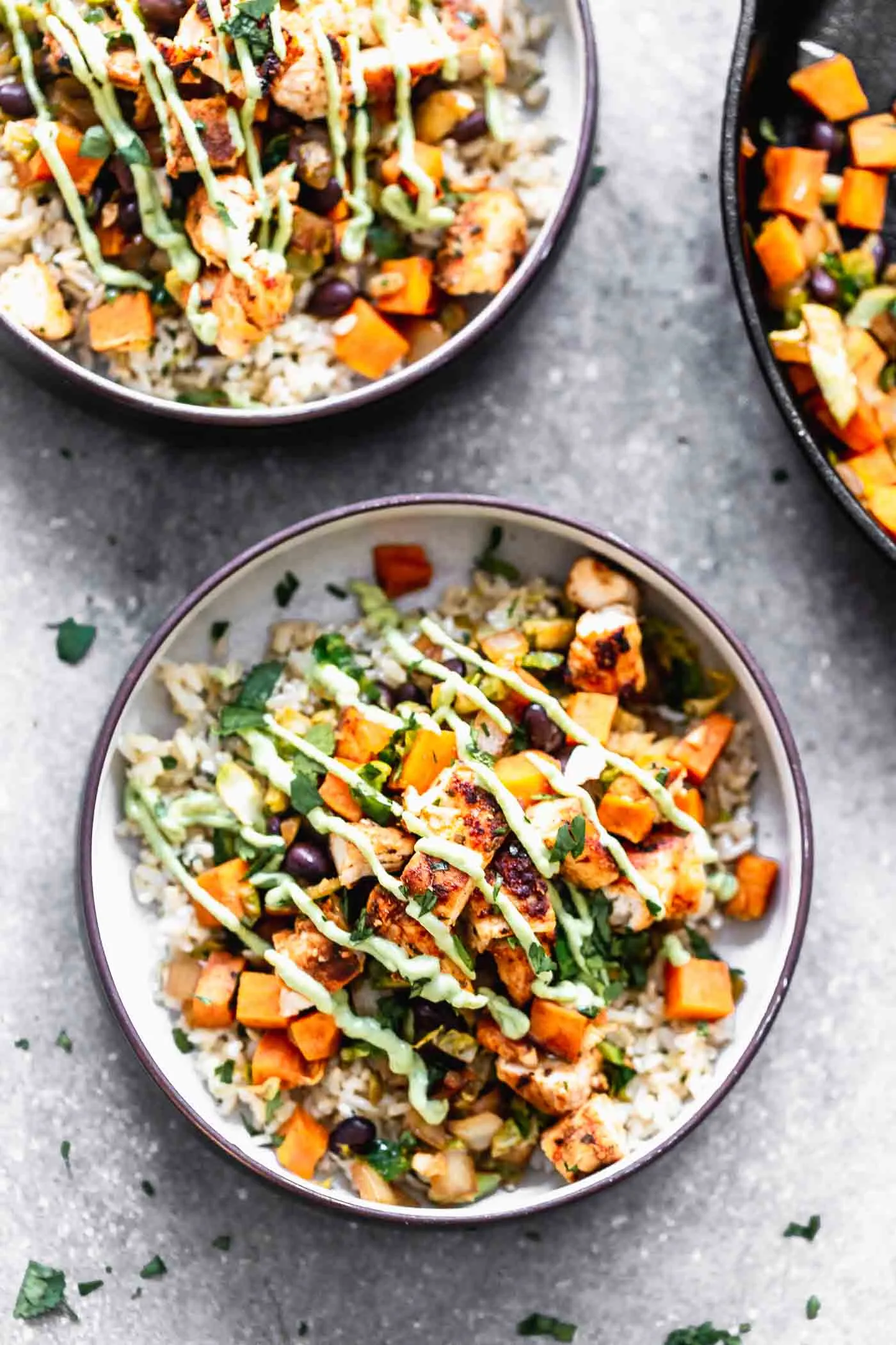 These blackened chicken brown rice bowls combine spiced, seared chicken with sweet potatoes, black beans, and hearty brown rice. Finished with fresh cilantro and a creamy avocado-style sauce, they’re a balanced, flavorful option for weeknight dinners or make-ahead lunches.