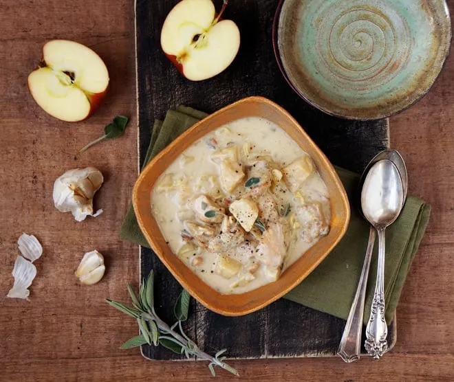 This stew is a whole autumn hug in a bowl. You’ve got tender chicken, smoky bacon, earthy veggies, and just enough cream to make everything silky and rich. Then the tart apples swoop in to cut through the heaviness and brighten every bite. Add a little sage and suddenly it tastes like the coziest winter evening. Honestly… it might be one of the best stews out there.