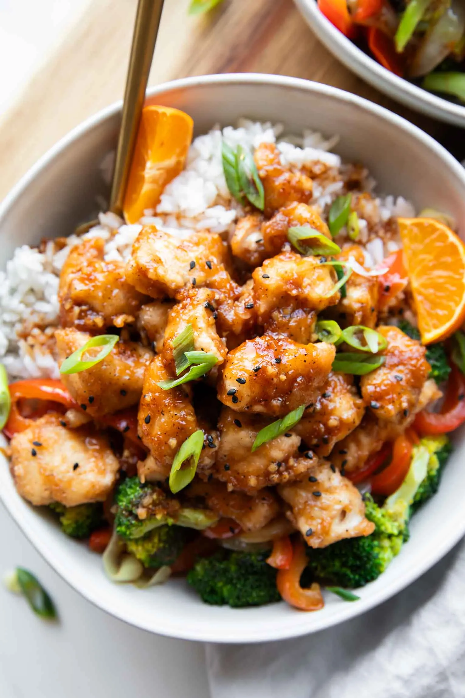 These orange chicken rice bowls feature lightly crisped chicken tossed in a bright orange-honey sauce, served over fluffy rice with tender stir-fried veggies. They come together in about 40 minutes and work beautifully for easy weeknight dinners or make-ahead lunches the whole family can enjoy.