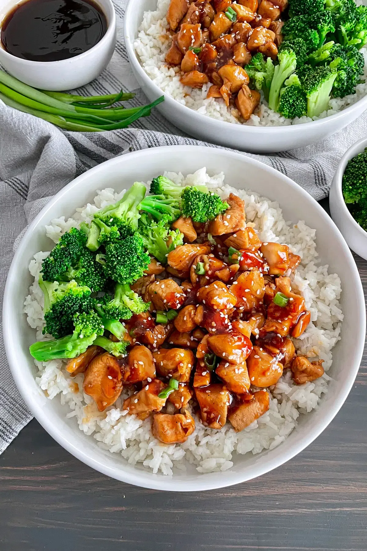 This homemade teriyaki chicken rice bowl is a simple, balanced dinner that comes together fast. With tender chicken, a glossy teriyaki sauce, fluffy rice, and fresh vegetables, it’s a fresh, filling option that’s perfect for busy weeknights or easy meal prep.