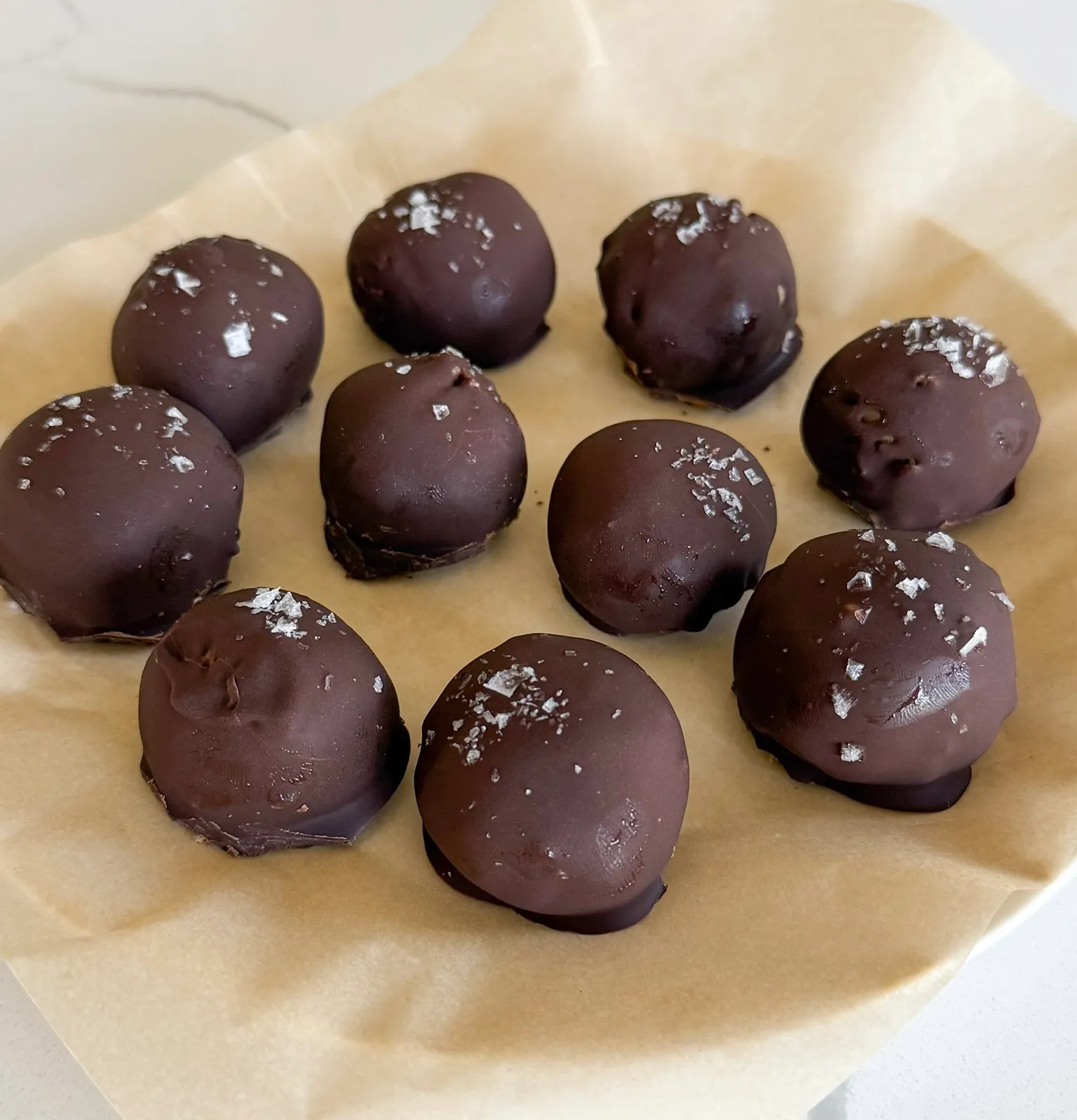 These peanut butter cup cottage cheese balls are creamy, chocolatey, and easy to make. With rich peanut butter and a smooth chocolate coating, they come together in minutes with no baking and make a fun, high-protein treat for snacking or dessert.