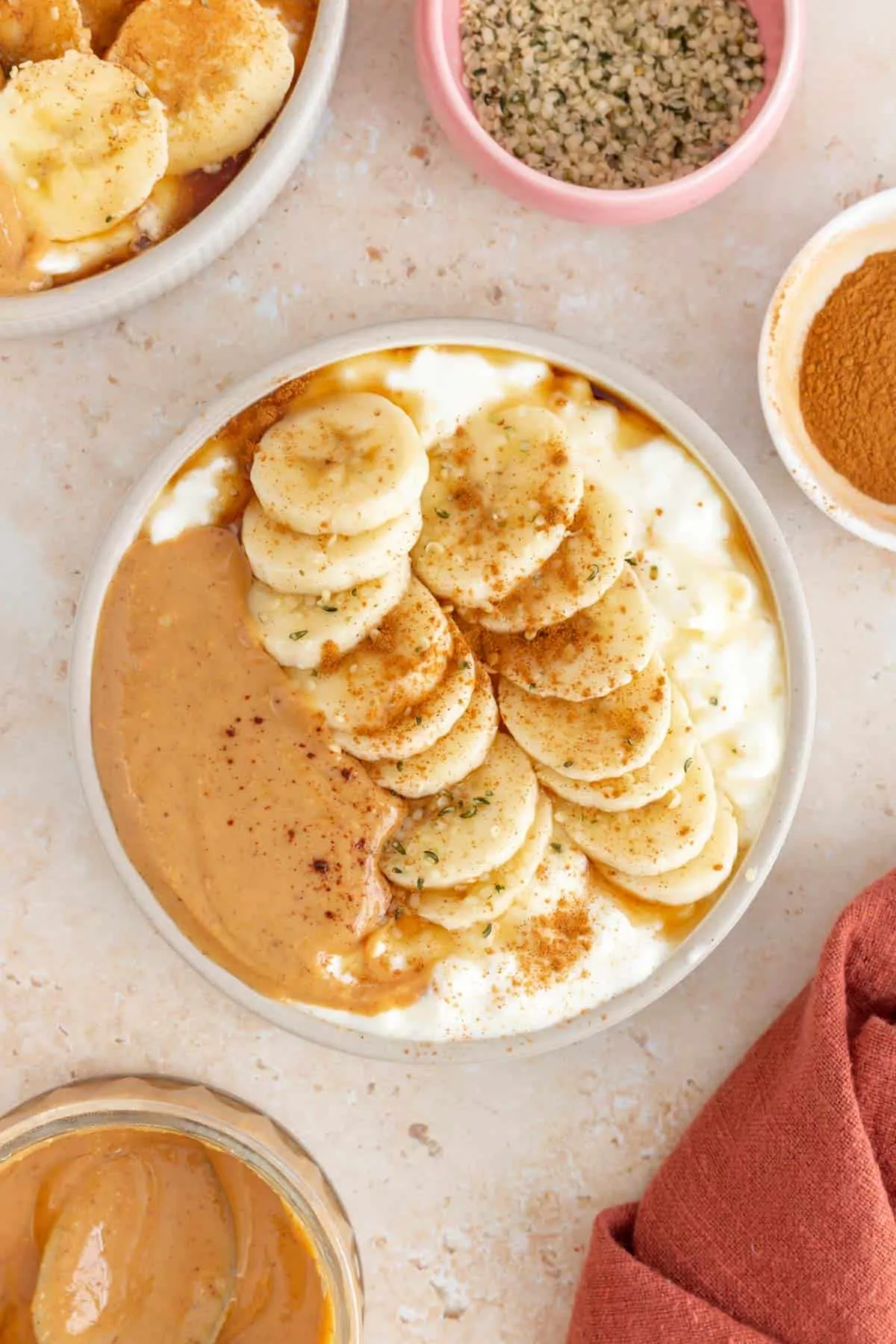 This cottage cheese, peanut butter, and banana bowl is a quick, protein-packed breakfast that comes together in minutes. Creamy cottage cheese, rich peanut butter, and sweet banana make a filling, balanced option that works perfectly for busy mornings, post-workout fuel, or easy meal prep.