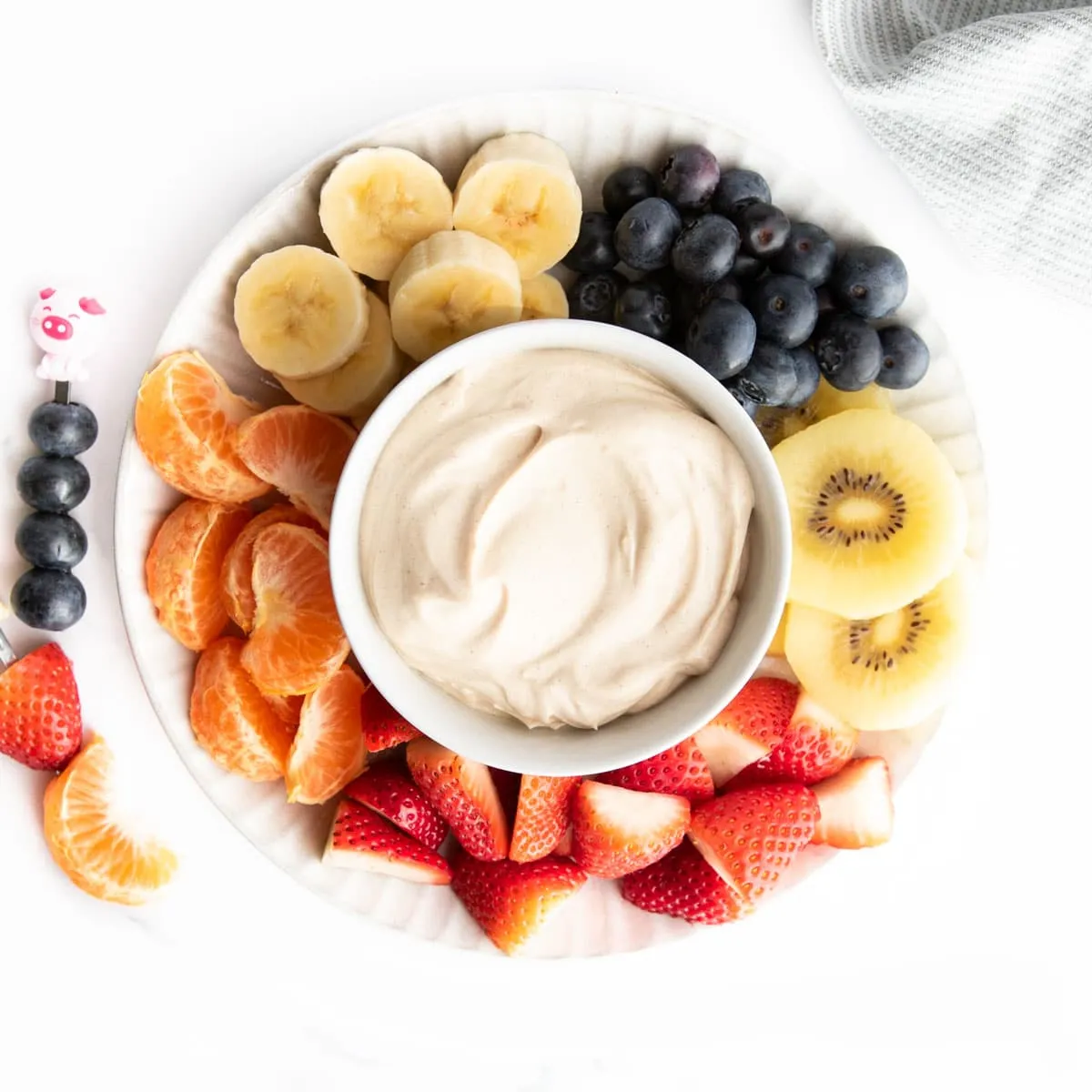 This peanut butter cottage cheese is creamy, lightly sweet, and full of protein. It works beautifully as a dip for fruit, a spread for toast, or a simple bowl-style snack when you want something quick and filling.