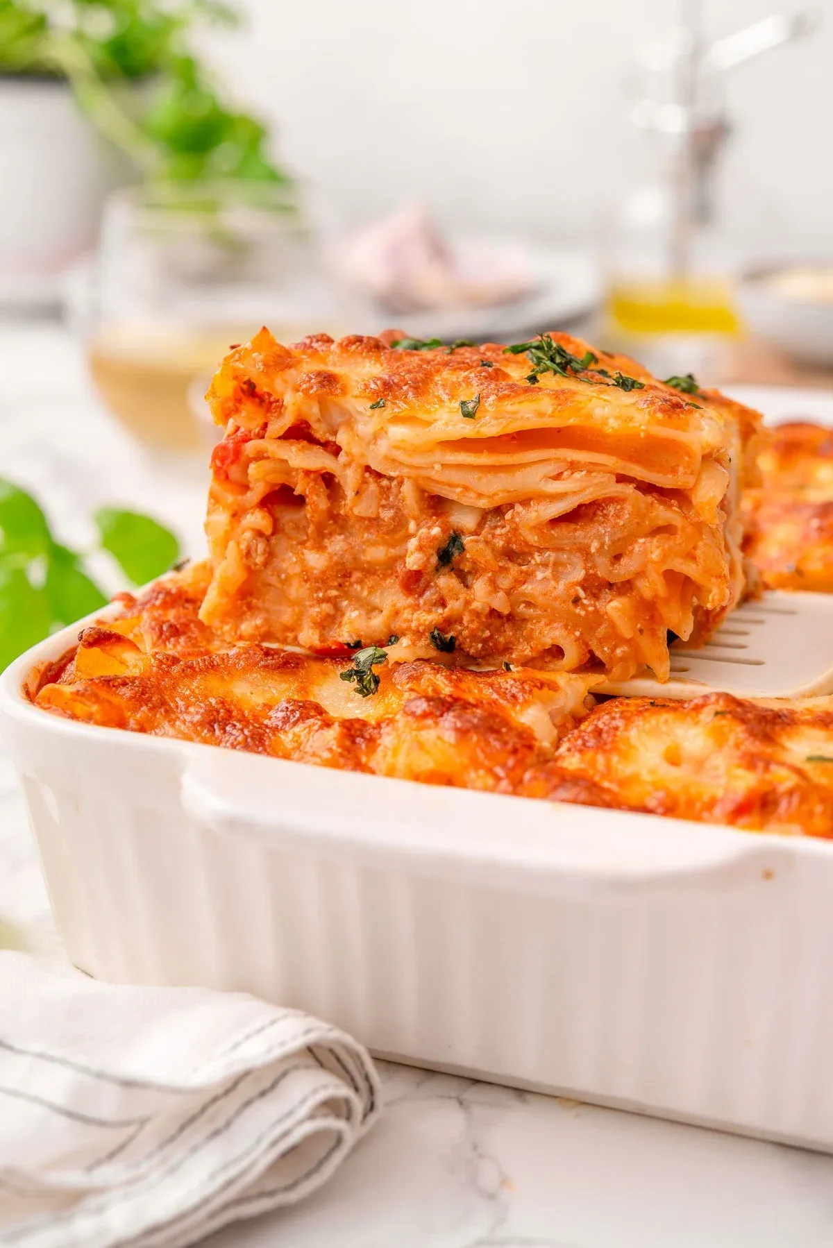 This high-protein baked ziti is cozy, filling, and perfect for busy nights. Made with cottage cheese and lean ground turkey, it bakes up in a rich marinara with a bubbly layer of melted cheese on top. With a big protein boost in every serving, it’s the kind of comforting dinner that keeps everyone full and happy.