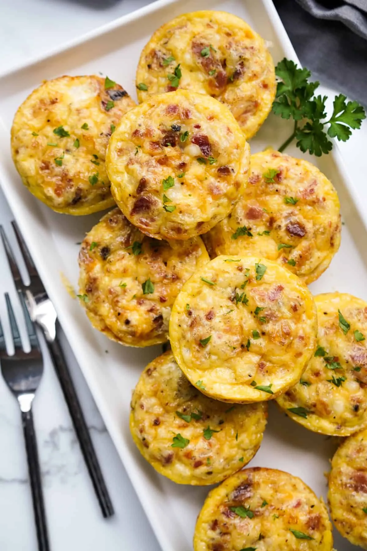 These cottage cheese egg bites are creamy, savory, and perfect for grab-and-go mornings. With crispy bacon and melty Colby Jack cheese mixed in, they’re packed with flavor and protein in every bite. They have that soft, moist, Starbucks-style egg bite texture, but they’re baked in the oven — no fancy sous vide needed.