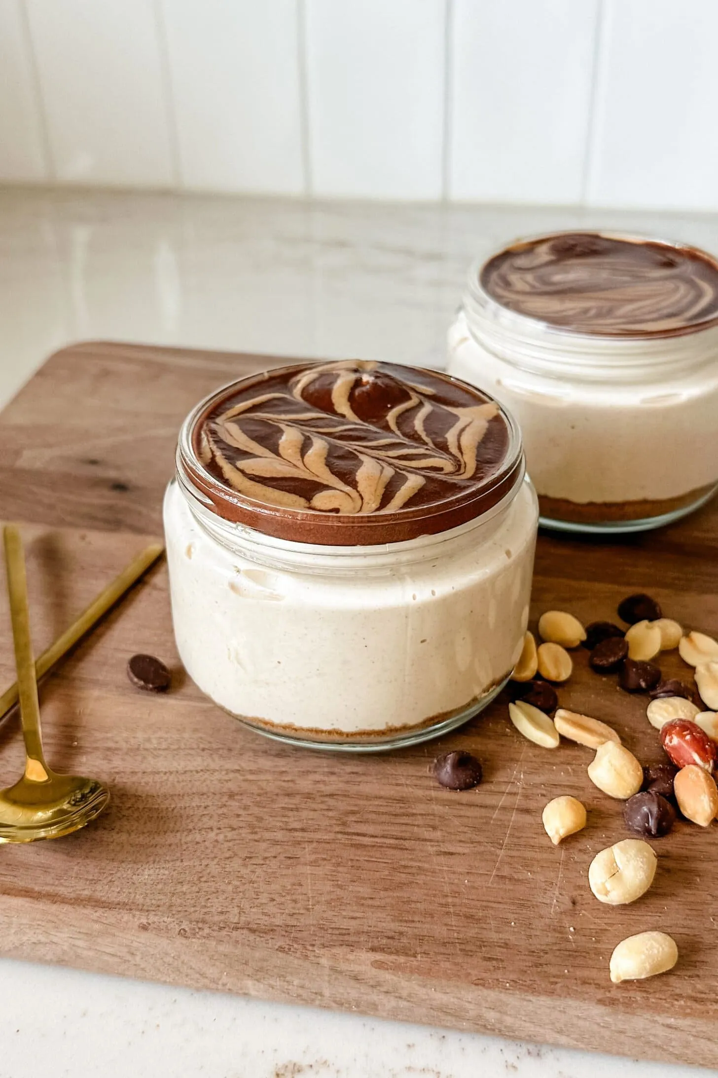 These peanut butter cottage cheese cheesecake jars are creamy, rich, and perfectly portioned. With layers of cookie crumbs, a smooth peanut butter filling, and a chocolate topping, they’re an easy no-bake dessert that’s great for entertaining or make-ahead treats.