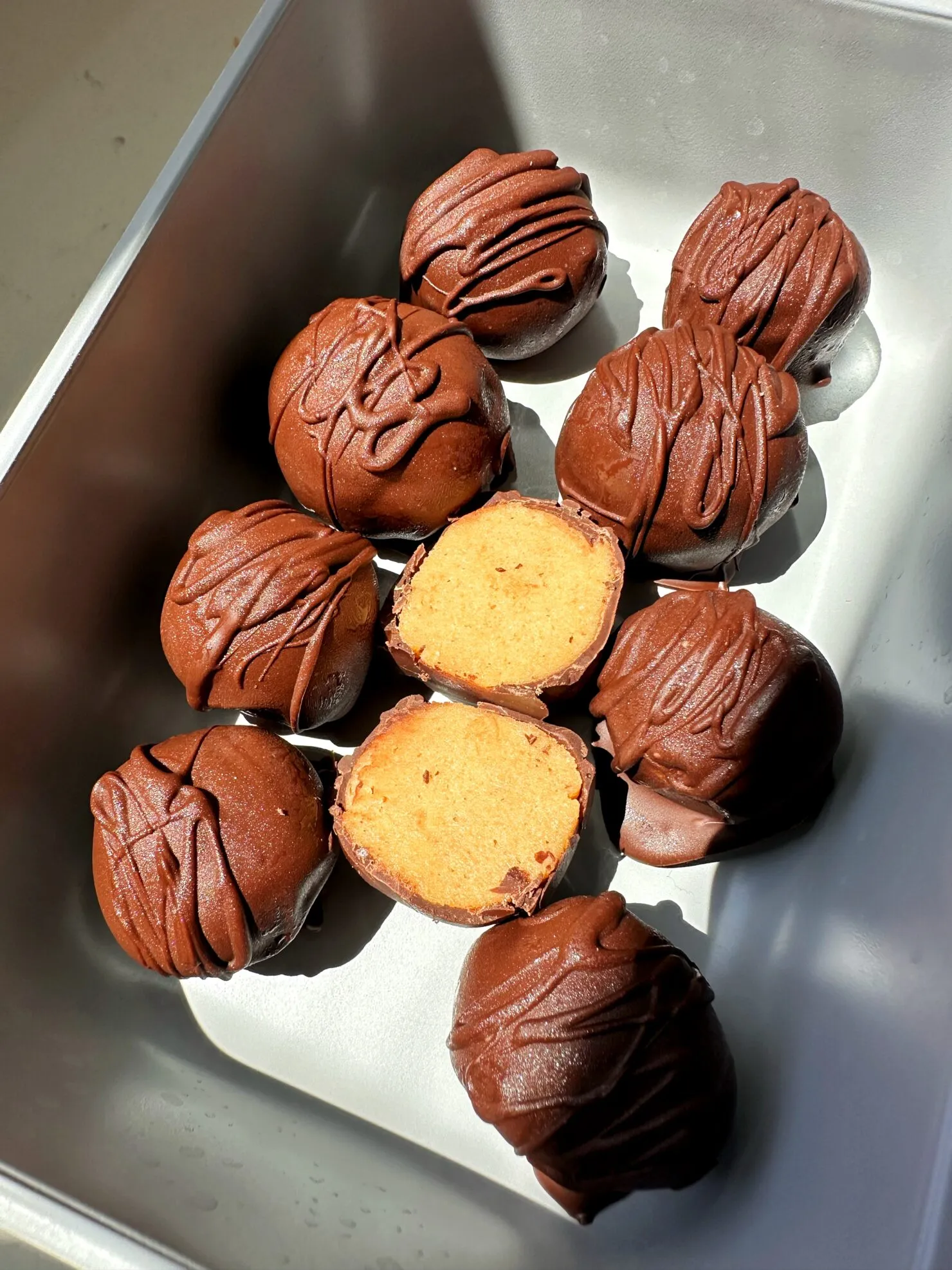 These peanut butter cup cottage cheese truffles are a simple, no-bake dessert made with just a few ingredients. Ready in about 30 minutes, they’re a great high-protein option for easy treats, make-ahead snacks, or sharing with friends.