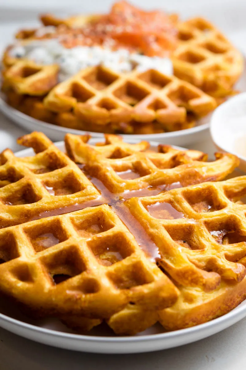 These cottage cheese waffles have been a big hit lately for good reason. They’re flourless, high in protein, and naturally gluten-free, making them both filling and easy to make. Light, crispy, and surprisingly tasty even without toppings, they’re a great grab-and-go breakfast that still feels homemade.