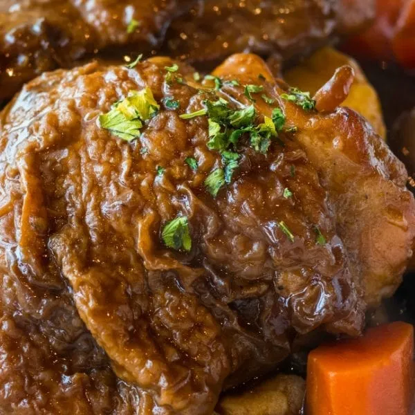 This crockpot balsamic chicken turns out unbelievably tender and full of rich, savory flavor. The slow cooker does all the work, leaving you with juicy, fall-apart chicken in a tangy-sweet sauce that pairs beautifully with veggies, rice, or mashed potatoes. It’s one of those set-it-and-forget-it dinners that feels way fancier than the effort it takes.