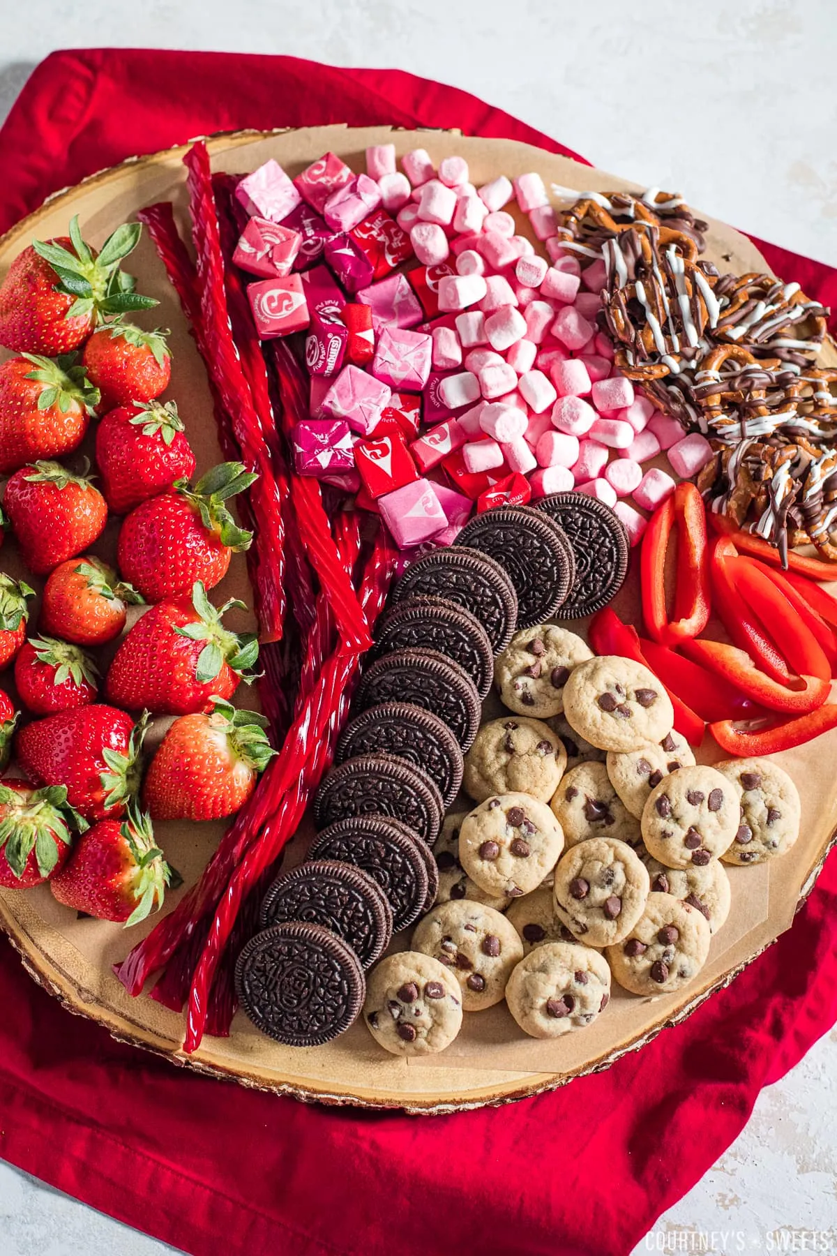 This pink food board keeps things easy and approachable, making it perfect for a low-effort Valentine’s treat or a cozy family night at home. The vibe is casual and familiar, with classic sweets arranged in a way that feels fun but not over-the-top. It’s a great option when you want something festive without spending hours prepping or stressing about presentation.