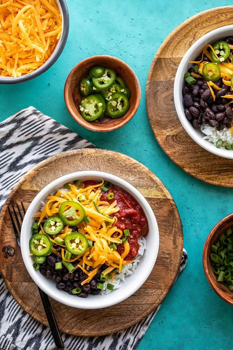 This simple burrito bowl recipe is built from pantry basics like rice, black beans, salsa, and cheese, and it proves that cheap healthy meals can still be comforting and filling. It’s the kind of healthy burrito bowl you can throw together on a tired weeknight or make in big batches for burrito bowl meal prep and healthy lunches for work. If you’re hunting for easy burrito ideas that stretch your budget without feeling skimpy, this one is a classic for a reason.