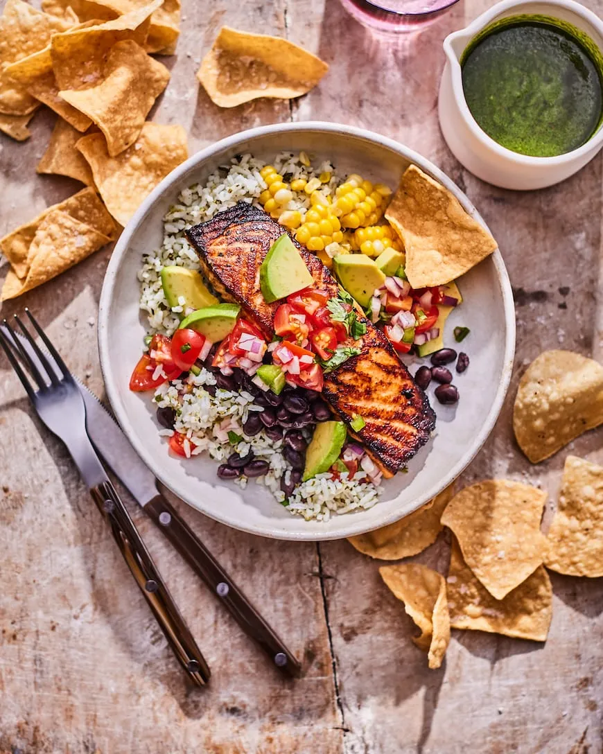 This healthy burrito bowl swaps chicken for perfectly seasoned, pan-seared salmon, making it a fresh and lighter take on a classic burrito bowl recipe. The mix of warm grains, bold toppings, and crispy salmon makes it ideal for summer dinners, but it also works brilliantly for burrito bowl meal prep when you want healthy lunches for work that don’t feel boring. If you’re building out a list of healthy bowls with a little something special, this one really stands out.