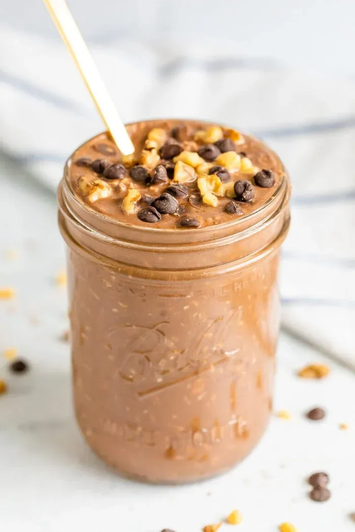 These brownie batter overnight oats are rich, chocolatey, and perfect when you’re craving something cozy in the morning. With walnuts, chocolate chips, and a drizzle of peanut butter on top, they have all the flavors of a brownie in a simple, make-ahead breakfast jar.