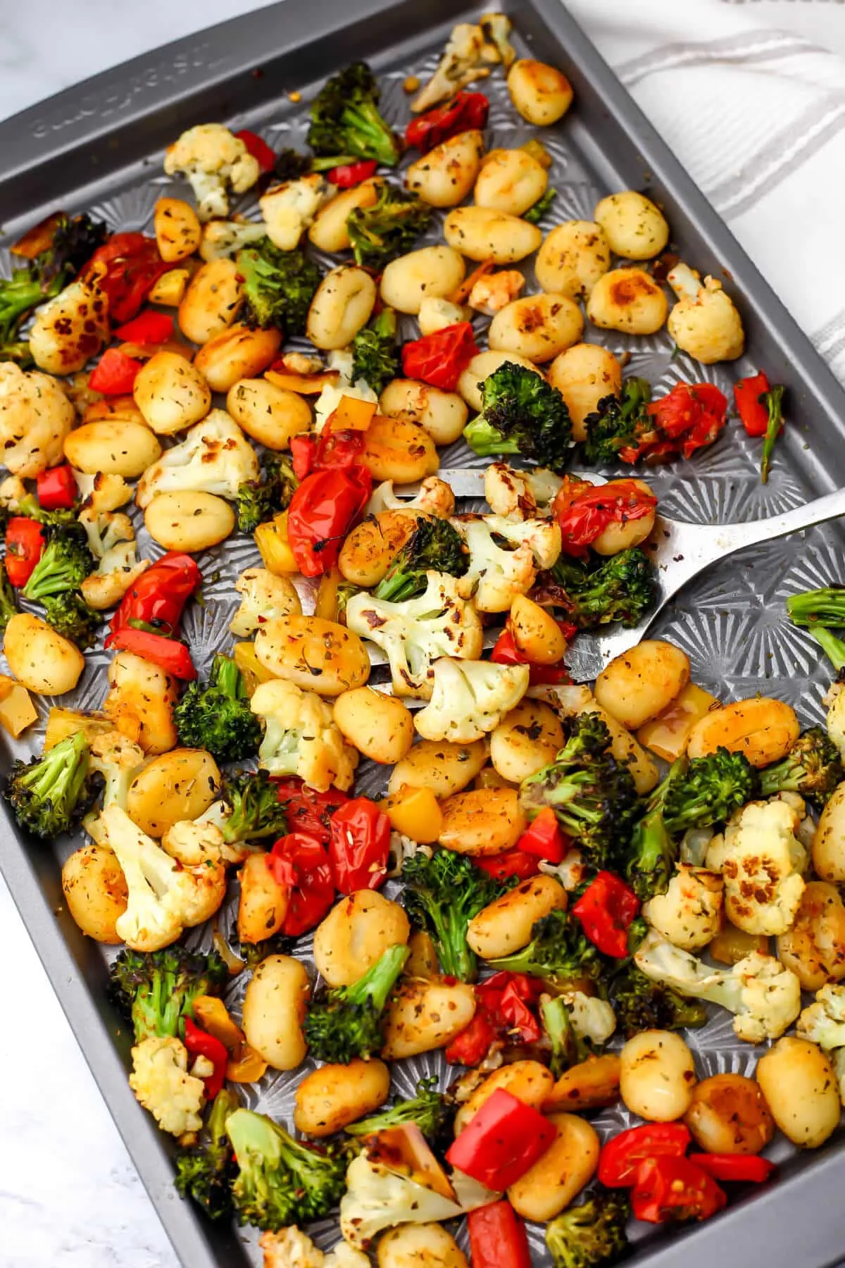 This vegan sheet pan gnocchi is one of the easiest dinners you can make when time is tight. Just toss gnocchi and chopped veggies on a baking sheet, drizzle with olive oil, sprinkle on your favorite spices, and bake. In under 30 minutes, you’ve got a simple, flavorful meal with barely any effort or cleanup.