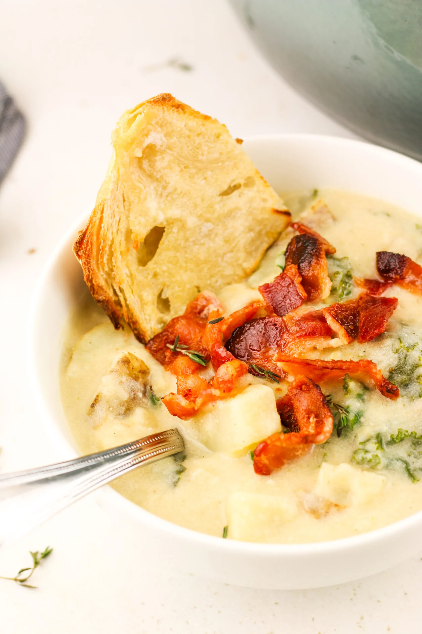 This cottage cheese potato soup is creamy, cozy, and surprisingly filling — without a drop of heavy cream. Made in one pot and packed with protein, it’s the kind of warm, comforting soup that works just as well for a lazy weekend lunch as it does for an easy weeknight dinner. Keep it vegetarian or add shredded chicken for an extra protein boost either way, it’s simple, satisfying, and perfect for gloomy, chilly days.