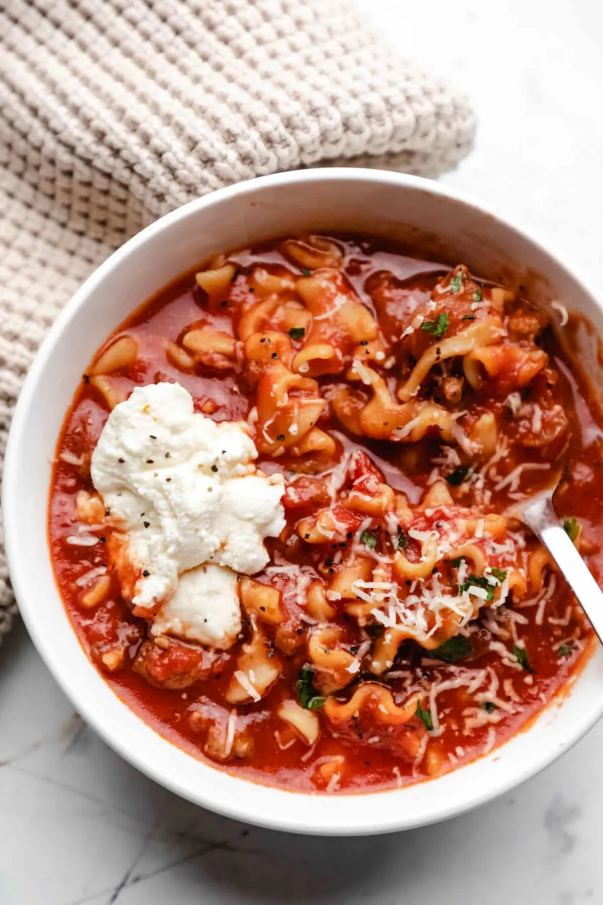 This slow cooker lasagna soup is hearty, cozy, and full of classic lasagna flavor with barely any effort. Using simple pantry staples, everything simmers together in the crockpot to create a rich, comforting dinner that tastes like you worked way harder than you did. Perfect for busy days when you want something filling and familiar waiting for you at dinnertime.