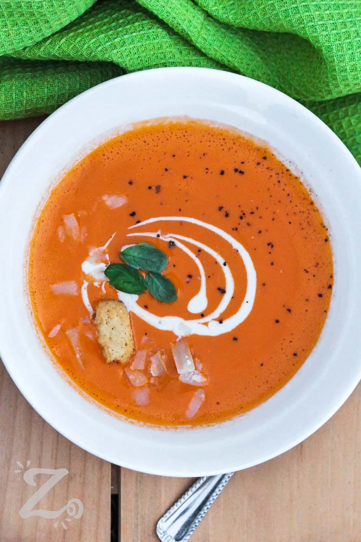 This easy creamy tomato soup is proof that homemade really is worth it. Skip the canned stuff and café lines — the blender does all the work in one simple step, no food processor required. It’s rich, flavorful, budget-friendly, and easy enough for beginner cooks, with plenty of ways to make it your own. Keep it vegetarian, make it vegan with simple swaps, or turn it into a creamy tomato bisque — either way, it’s perfect with fresh bread and a simple side salad for a cozy, comforting meal.